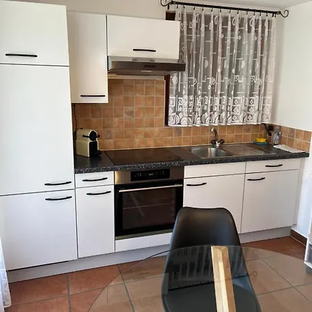 Small Views Tenero-Contra