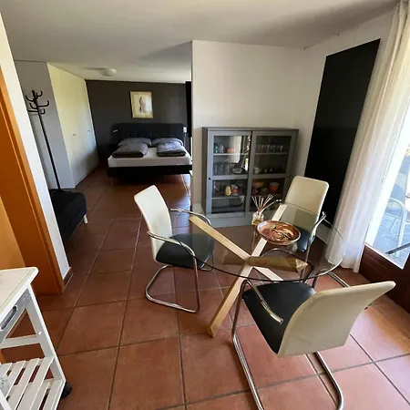 Small Green Views Apartment *