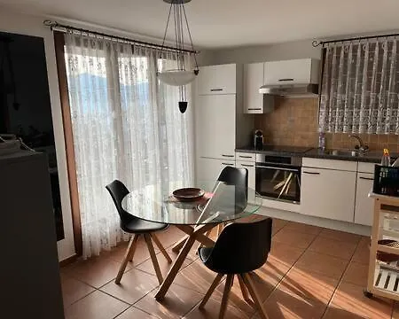 Small Green Views Apartment *