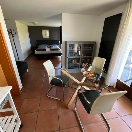 Small Green Views Apartment *