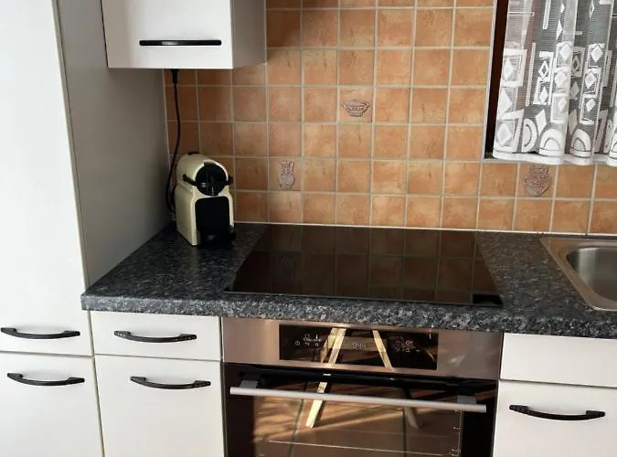 Small Green Views Apartment *